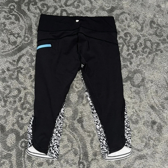 •Lululemon Run Top Speed Crop•​ - Picture 6 of 9